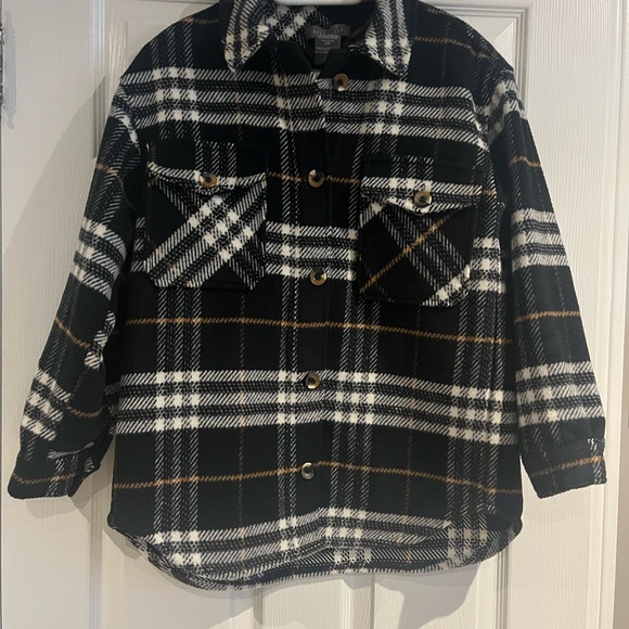 Women’s Shacket from Suzy Shier - Picture 3 of 7